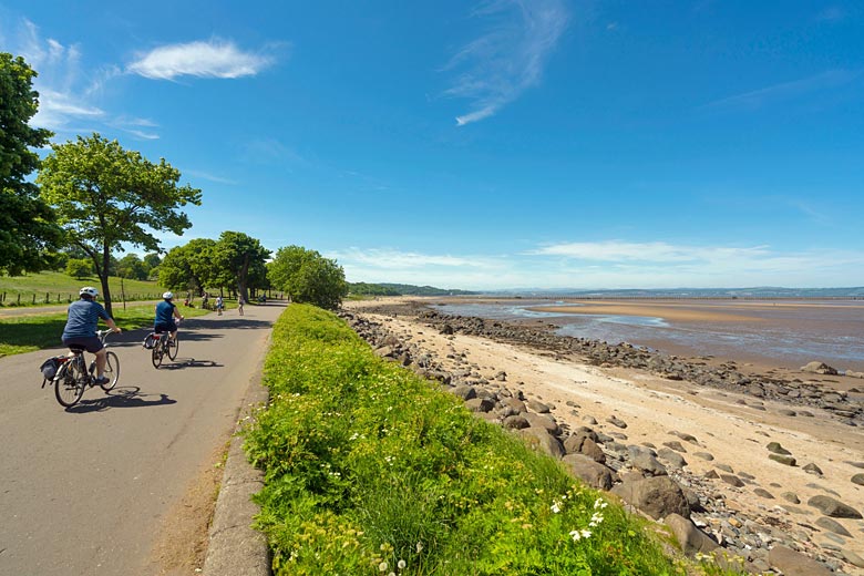 Enjoy views across the firth between Cramond and Silverknowes Enjoy views across the firth between Cramond and Silverknowes