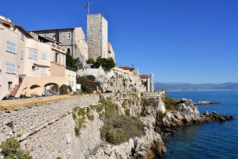 Ramparts of the old town of Antibes, Côte d'Azur © Hop Phan - Flickr Creative Commons