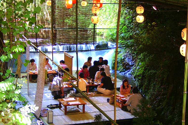 Restaurant over the river in Kibune, Japan ©  sprklg - Flickr Creative Commons