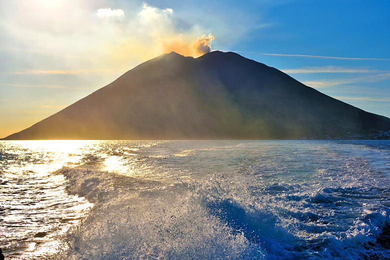 Returning from a day trip to Stromboli © Maudanros - Fotolia.com