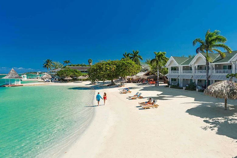 Rooms & Honeymoon Suites at Sandals® Royal Caribbean