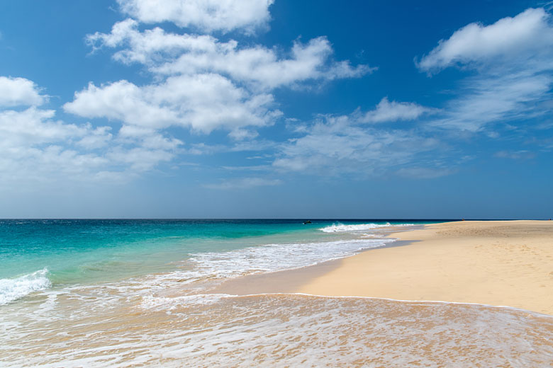 Santa Monica Beach, Cape Verde © niall62 - Flickr Creative Commons
