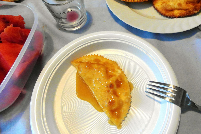 Seadas pastries, Sardinia © Bo Valentin - Flickr Creative Commons