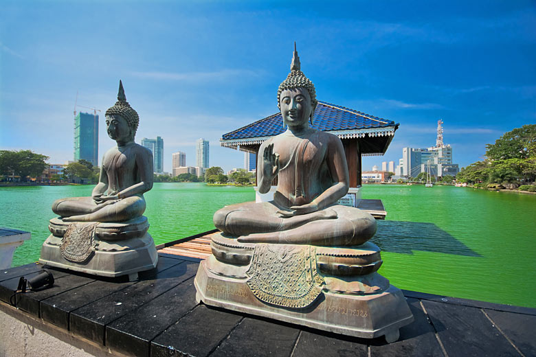 Buddhas at Seema Malaka, Beira Lake