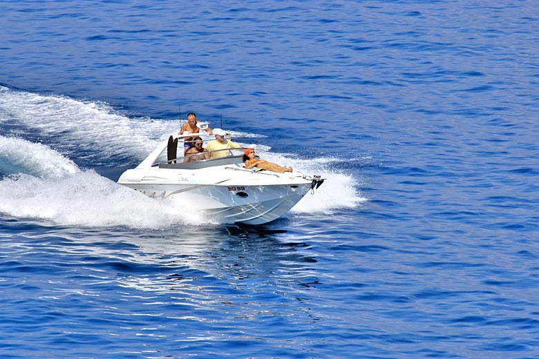 Skim across Budva Bay in a powerboat, Montenegro © Vadym Kharkivskiy - Alamy Stock Photo