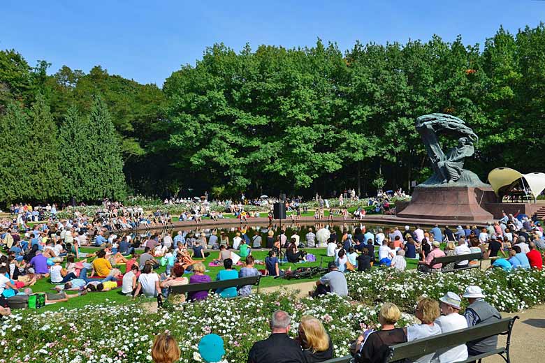 A sunny Sunday concert in Royal Lazienki Park A sunny Sunday concert in Royal Lazienki Park