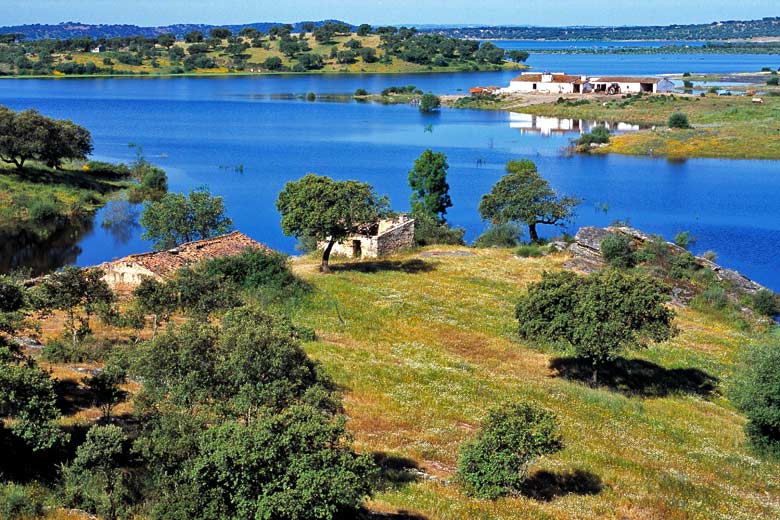 Explore the Great Lake's many isles and bays, Alentejo, Portugal © Luis Elvas - Alamy Stock Photo