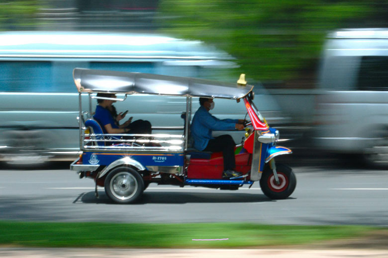 Whizzing through the Thai capital by tuk tuk © Mikel Iturbe Urretxa - Flickr Creative Commons Whizzing through the Thai capital by tuk tuk © Mikel Iturbe Urretxa - Flickr Creative Commons
