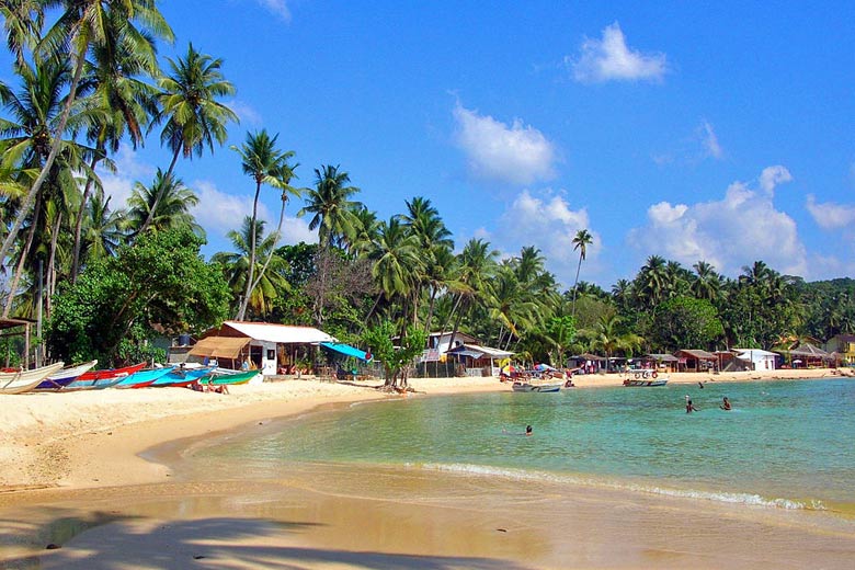 Beach holidays to Sri Lanka - © <a href='https://commons.wikimedia.org/wiki/File:Unawatuna.jpg' target='new window o' rel='nofollow'>Bernard Gagnon</a> - Wikimedia <a href='https://creativecommons.org/licenses/by-sa/3.0/deed.en' target='new window l' rel='nofollow'>CC BY-SA 3.0</a>