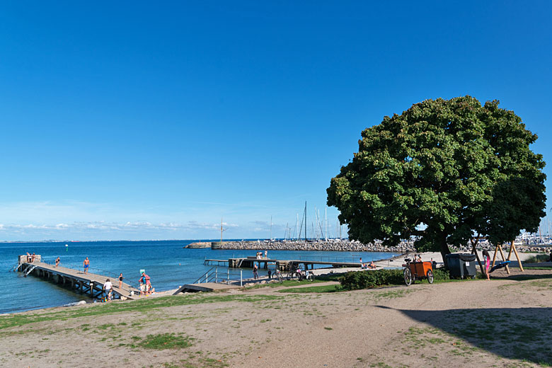 The beach at Vedbæk Havn