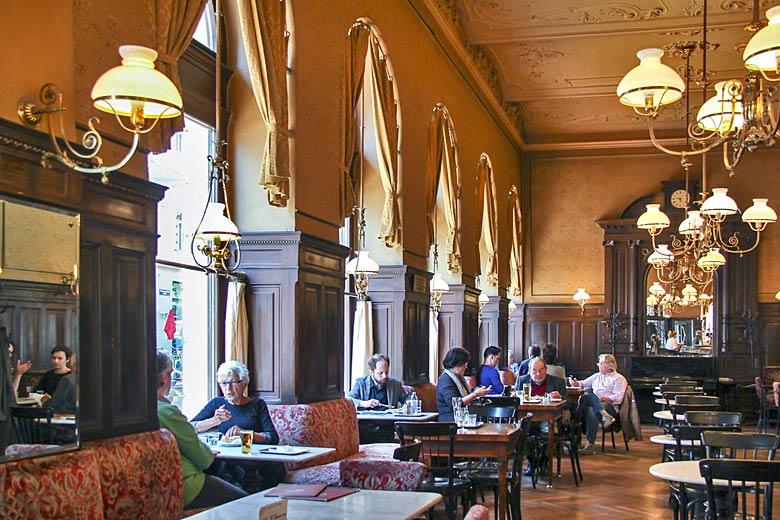 Traditional Viennese coffee house Café Sperl Traditional Viennese coffee house Café Sperl