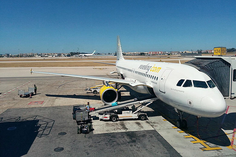 Vueling Airbus A320 at Portela Airport, Lisbon, Portugal © <a href='https://commons.wikimedia.org/wiki/File:Vueling_A320,_Portela_Airport.jpg' target='new window o107828' rel='nofollow'>MPKN20</a> - Wikimedia <a href='https://creativecommons.org/licenses/by-sa/3.0/deed.en' target='new window l107828' rel='nofollow'>CC BY-SA 3.0</a>