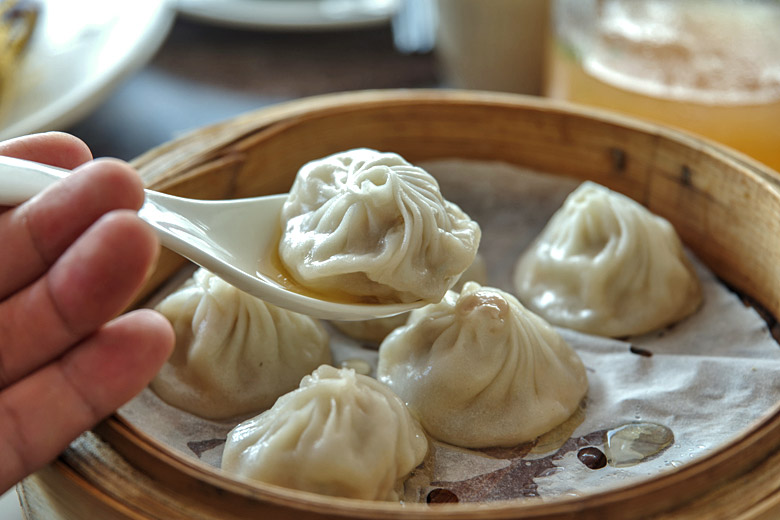 Enjoying delicious xiaolongbao dumplings in Nanxiang Enjoying delicious xiaolongbao dumplings in Nanxiang