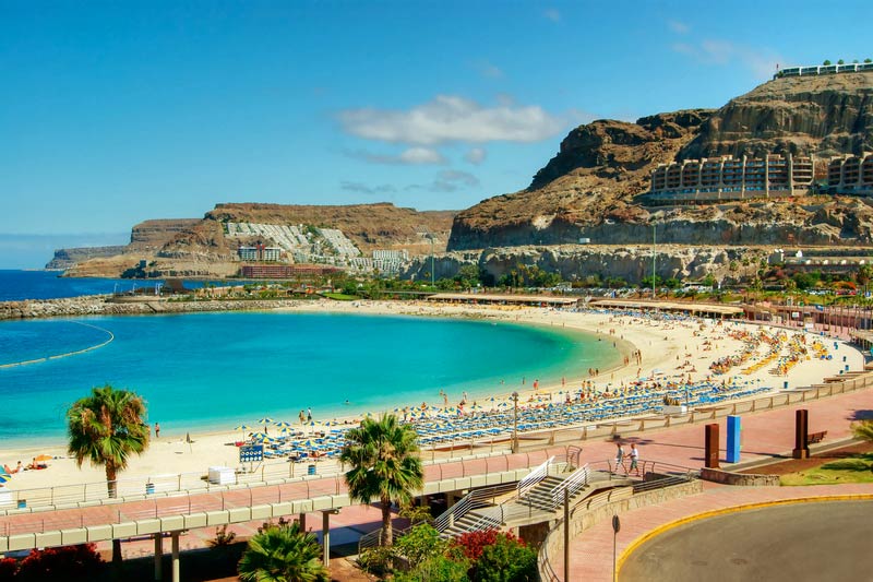 Amadores Blue Flag Beach, Gran Canaria © Kaleff - Dreamstime.com Amadores Blue Flag Beach, Gran Canaria © Kaleff - Dreamstime.com