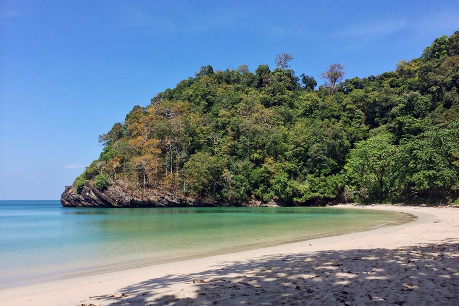 Beach in southern Thailand © Kal Hendry - Flickr Creative Commons