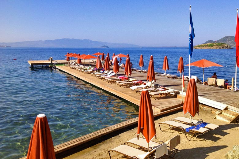 Typical decked beach club, Bodrum, Turkey © _DODO - Flickr Creative Commons