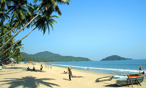 Tropical beach of Palolem in Goa, India © Mikhail Nekrasov
