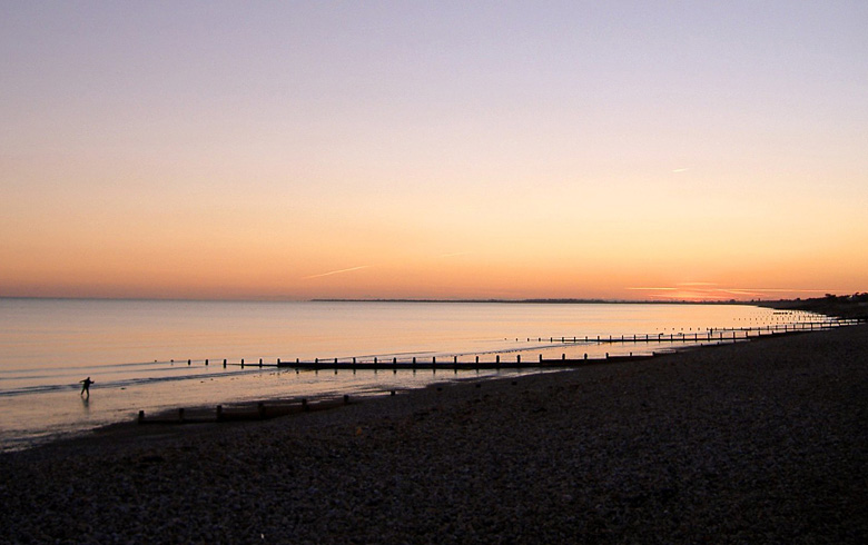 Winter sunset on a flat calm sea in Bognor Regis © j054lm0n - Flickr Creative Commons
