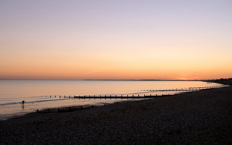 Winter sunset on a flat calm sea in Bognor Regis © j054lm0n - Flickr Creative Commons Winter sunset on a flat calm sea in Bognor Regis © j054lm0n - Flickr Creative Commons